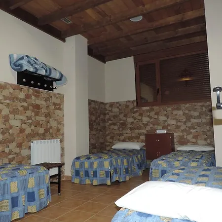 Albergue Santo Tomas De Canterbury Leon Exterior photo